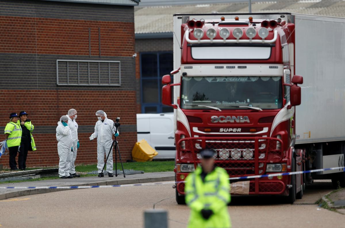 Police discover 39 bodies in truck near London, arrest driver GG2