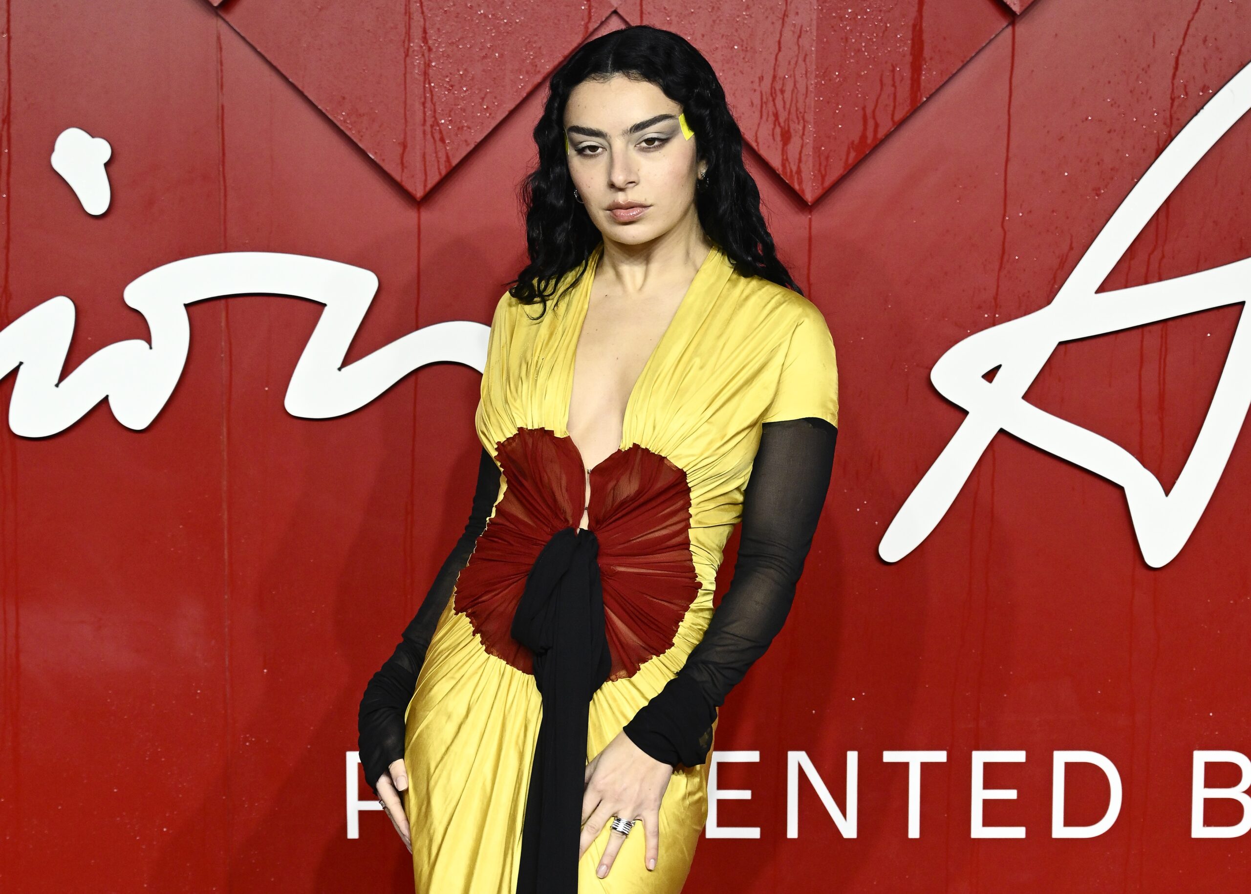 Charli XCX to be recognised at Billboard Women in Music Awards GG2