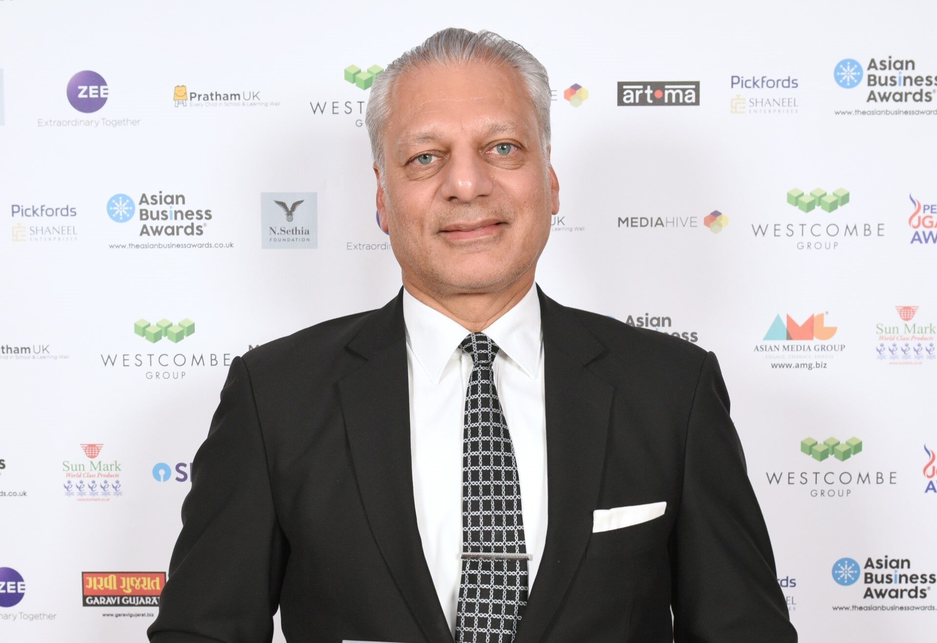 Blue Orchid Hospitality Wins LUXlife Magazine Award - GG2