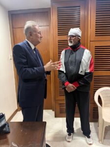 “A Treasured Memory Greater Than Any Jewel”: Anil Dhanak Meets Amitabh Bachchan 1 Anil Dhanak meets Amitabh Bachchan/Credit Kanz Jewels